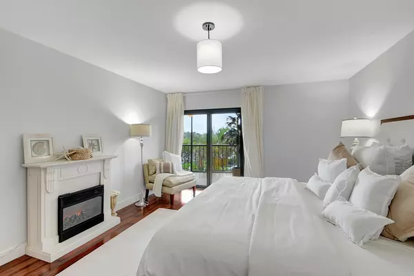 South Palm Beach, FL 33480,3605 S Ocean BLVD 318