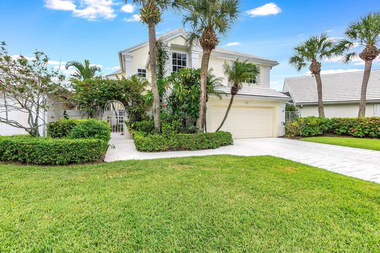 23 Windsor LN, Palm Beach Gardens, FL 33418