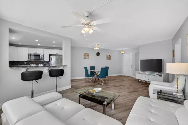 North Palm Beach, FL 33408,28 Yacht Club DR 409