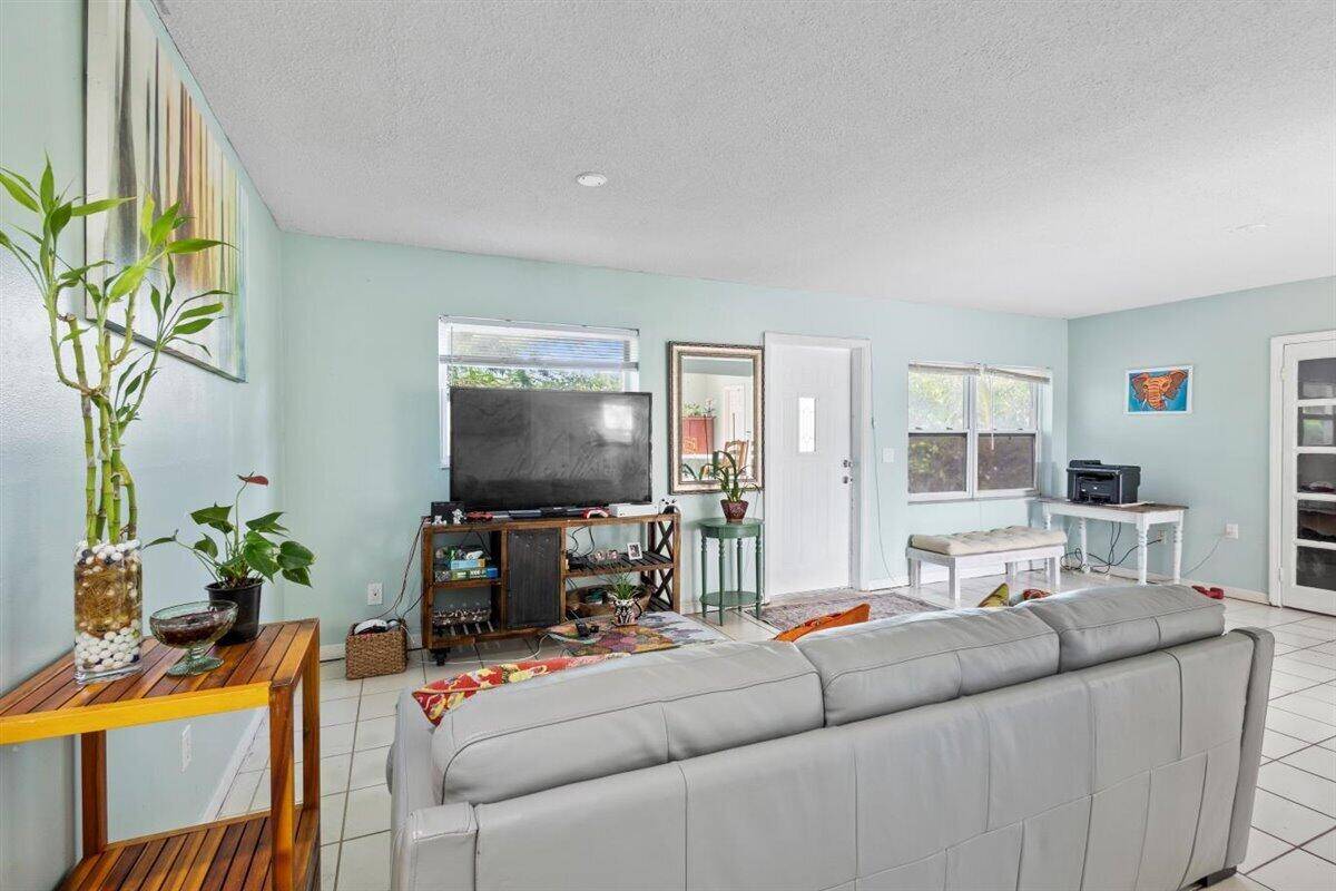 Stuart, FL 34994,1625 SE Dixie HWY