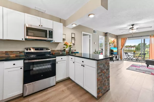 198 Lake Frances DR, West Palm Beach, FL 33411