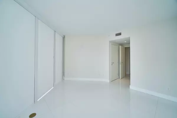 Miami, FL 33131,1300 Brickell Bay DR 2703