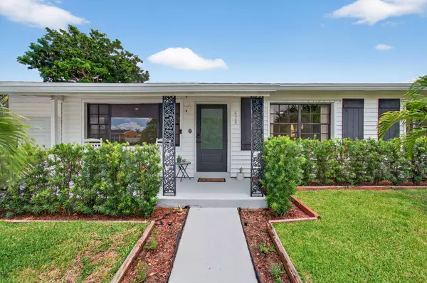 Lake Worth Beach, FL 33461,826 Cochran DR