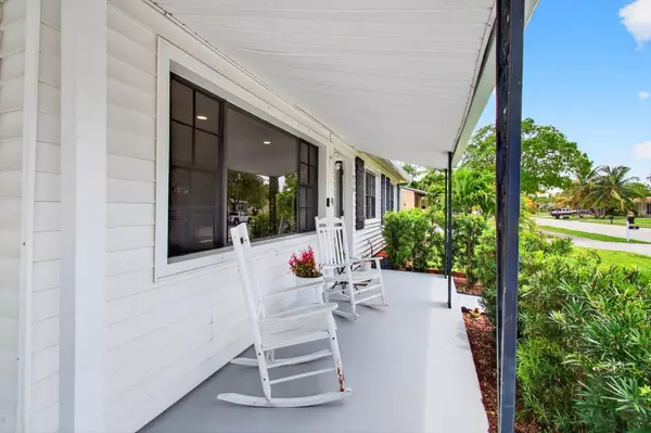 Lake Worth Beach, FL 33461,826 Cochran DR