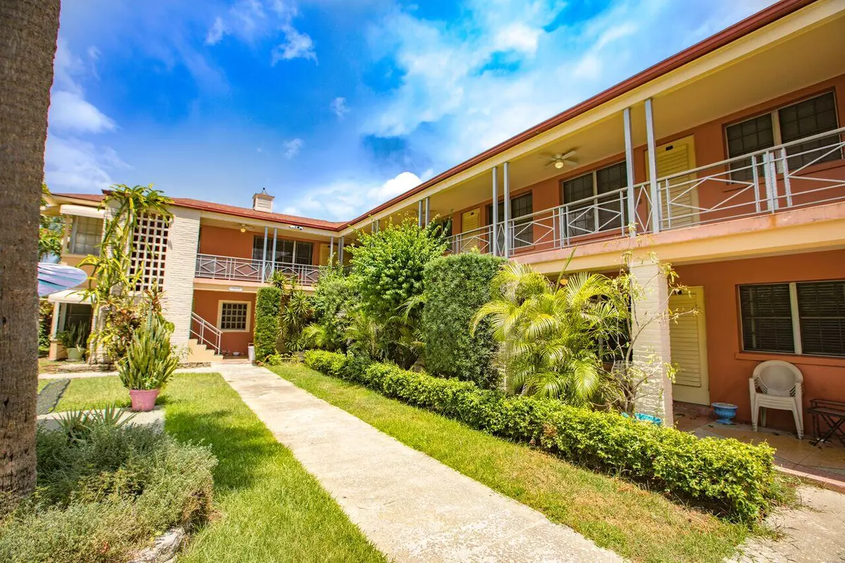West Palm Beach, FL 33405,3637 S Olive AVE 9