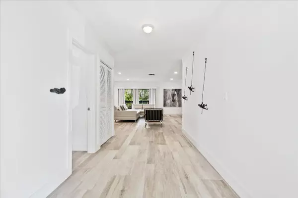 Wellington, FL 33414,11311 Pond View DR C201
