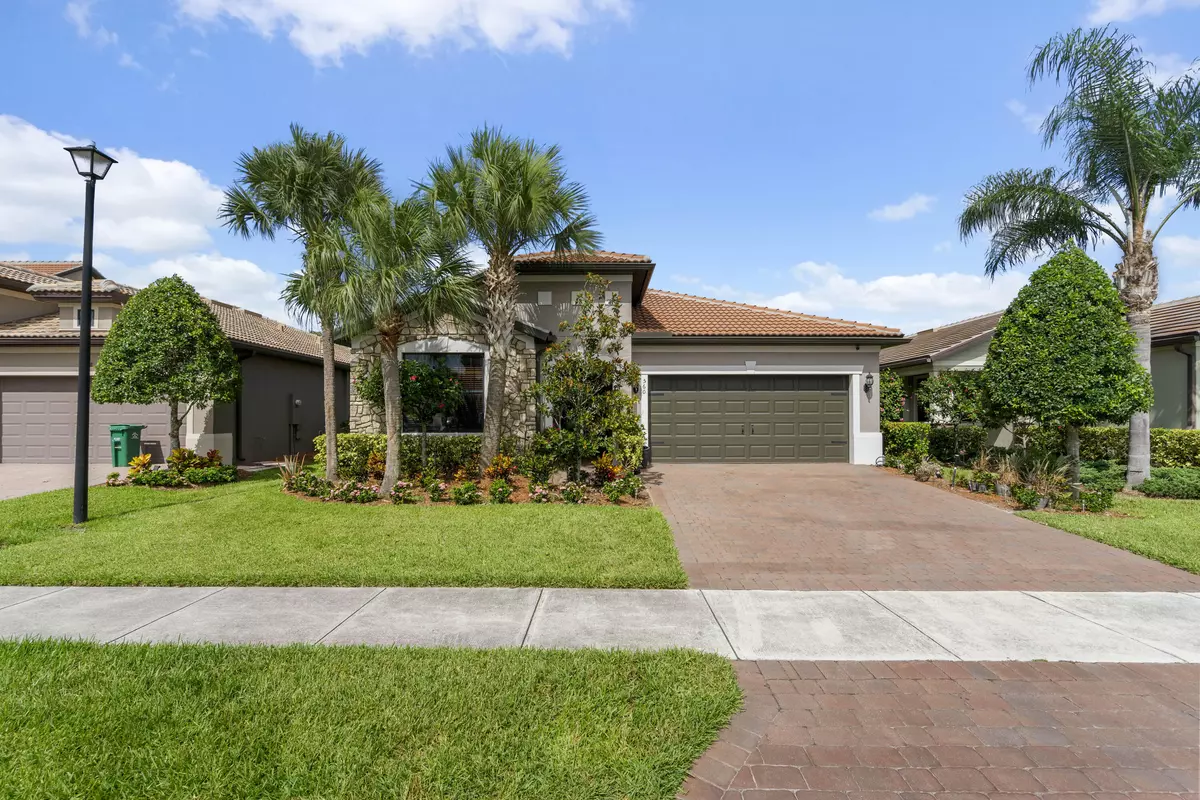 Port Saint Lucie, FL 34984,560 SE Monet DR