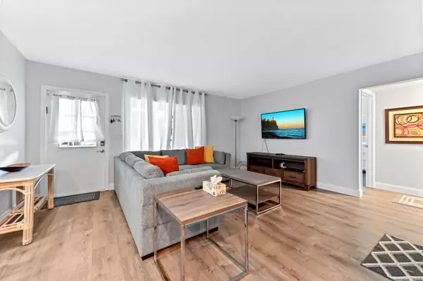 Greenacres, FL 33463,121 Lake Pine CIR A1