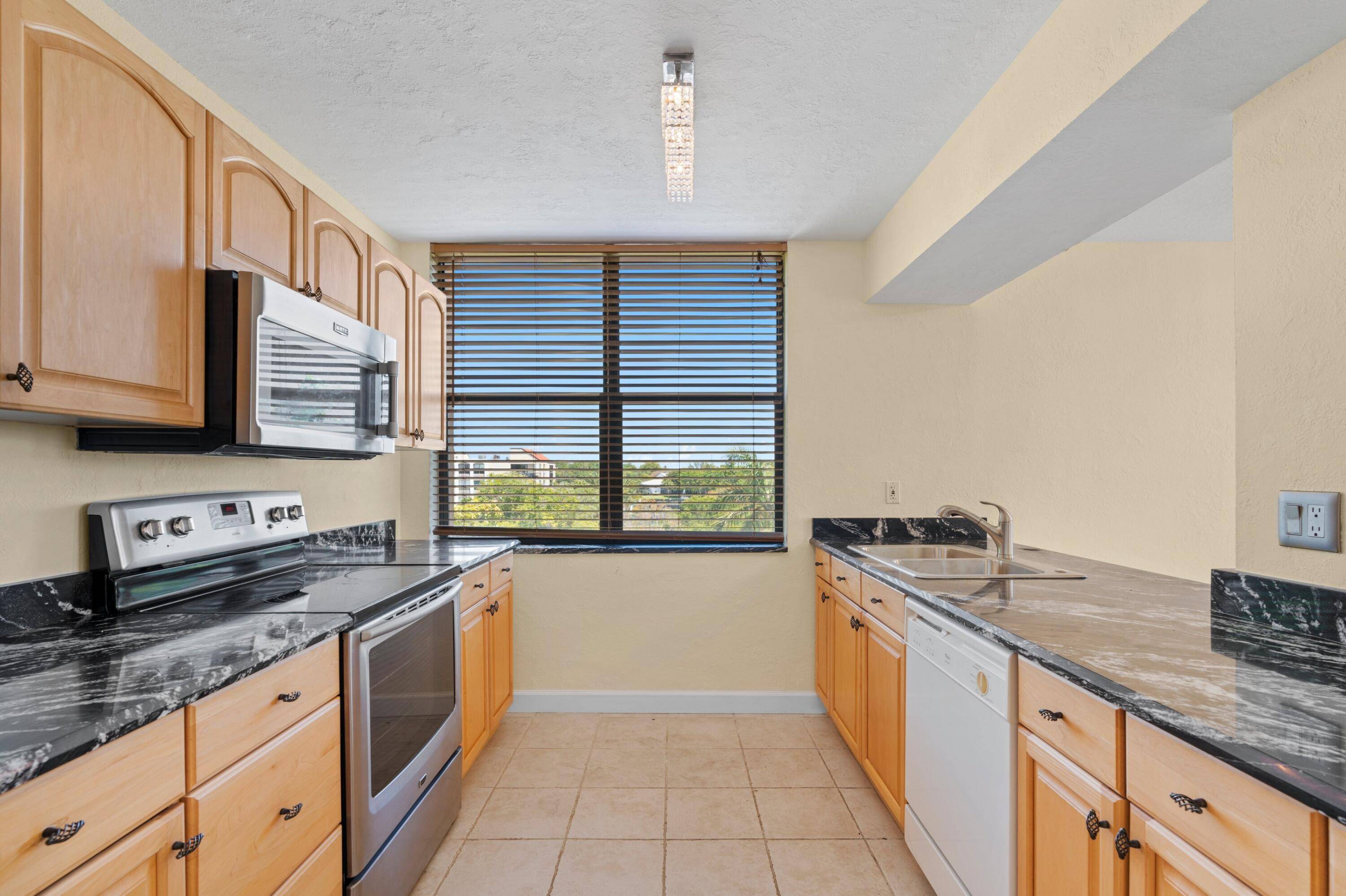 Delray Beach, FL 33444,750 Egret CIR 6501