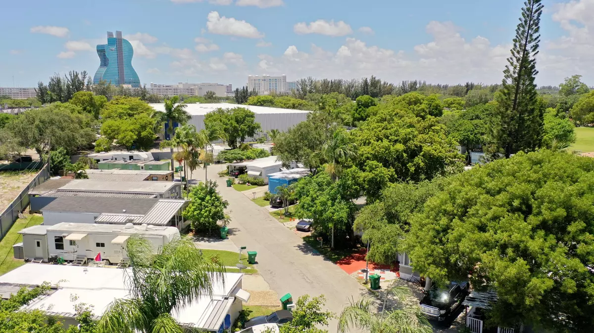 Davie, FL 33314,4832 SW 47 LN