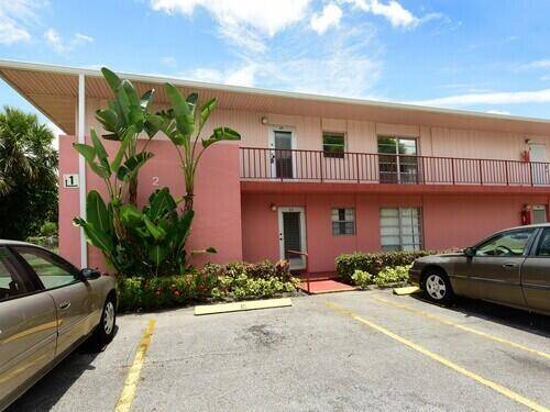 West Palm Beach, FL 33417,2 Golfs Edge F