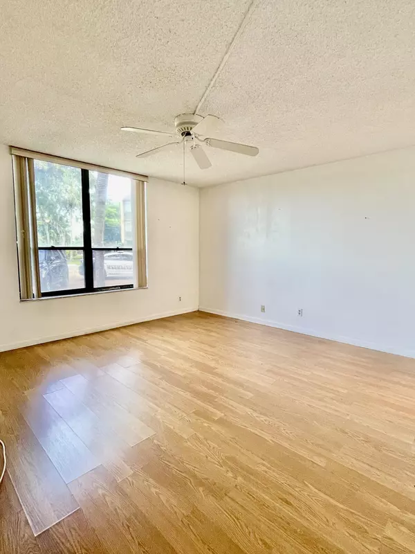 6451 N University DR 107, Tamarac, FL 33321