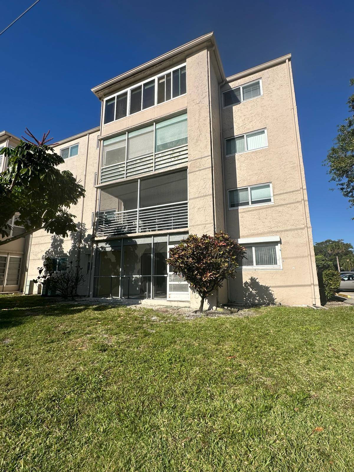 Palm Springs, FL 33461,225 Bonnie BLVD 116