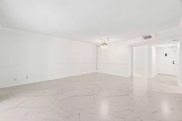 Boca Raton, FL 33428,22615 SW 66th AVE 310