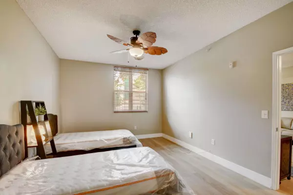 West Palm Beach, FL 33401,780 S Sapodilla AVE 105