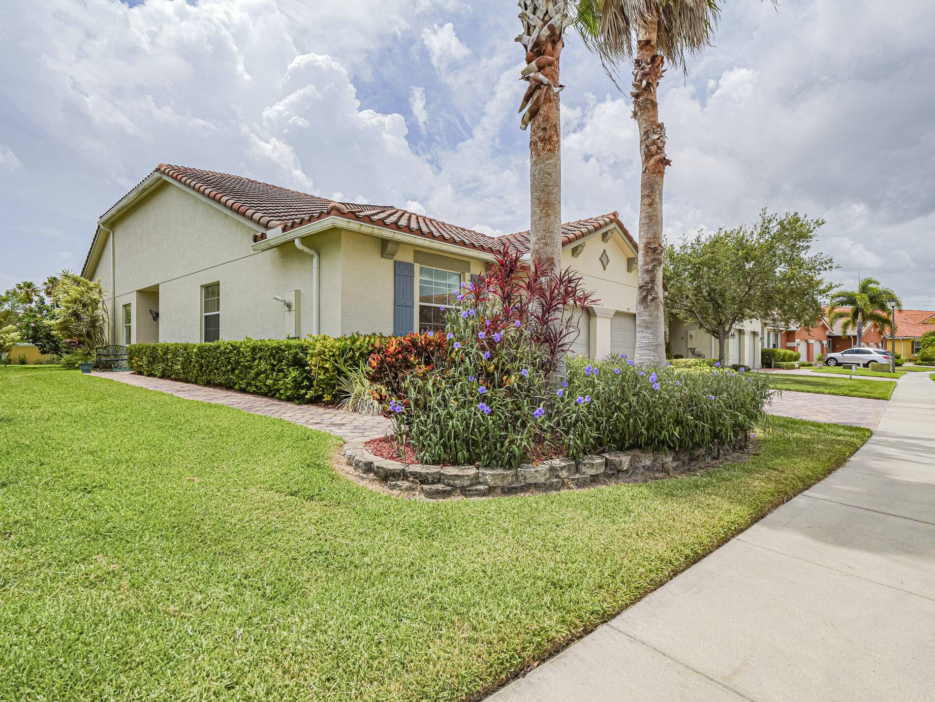 6325 Oxford CIR 101, Vero Beach, FL 32966