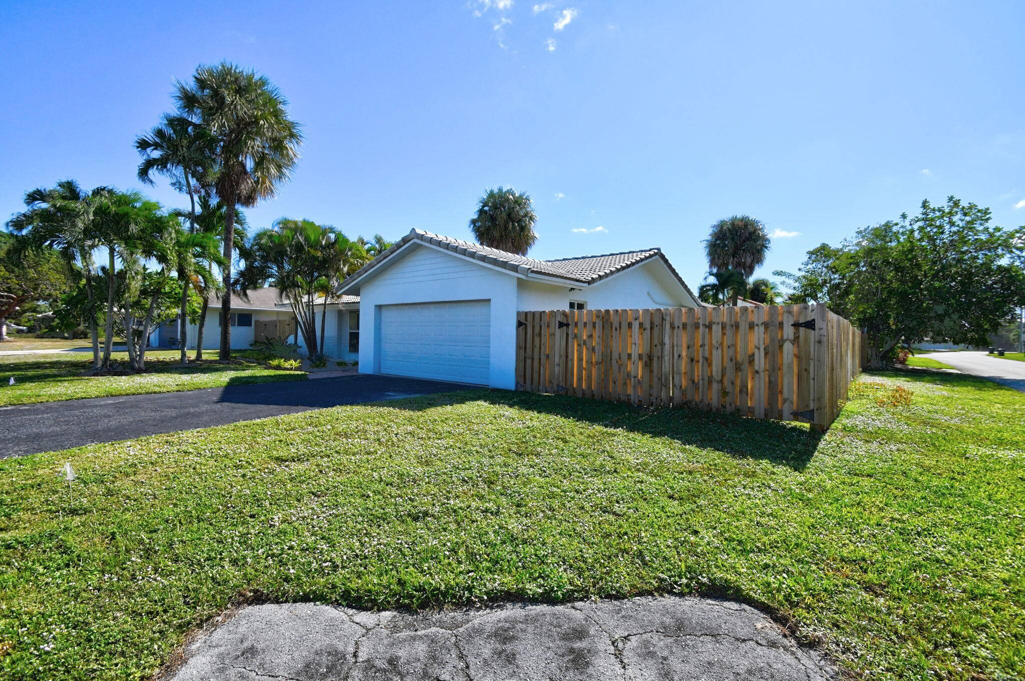 1060 NW 6th TER, Boca Raton, FL 33486