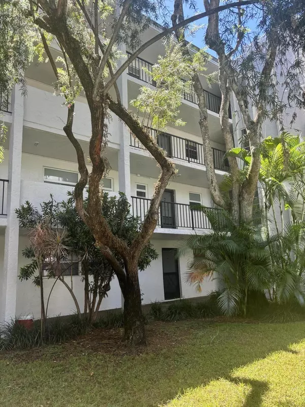 Plantation, FL 33324,483 N N Pine Island RD C305