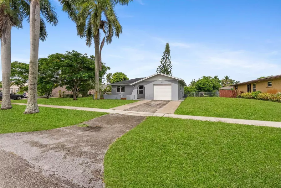 848 Azalea DR, Royal Palm Beach, FL 33411