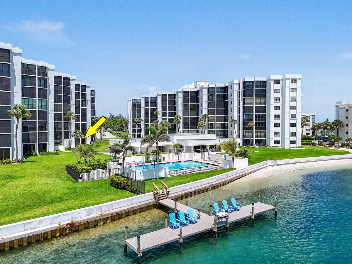 Tequesta, FL 33469,19800 Sandpointe Bay DR 108