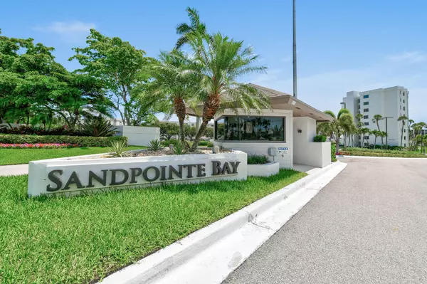 Tequesta, FL 33469,19800 Sandpointe Bay DR 108