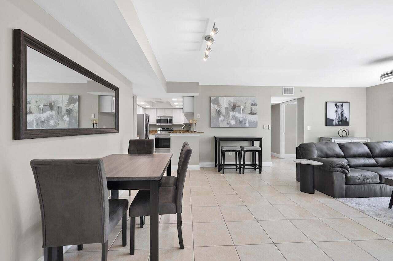 Royal Palm Beach, FL 33411,1400 S Crestwood CT 1401