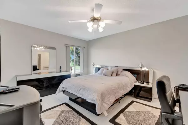 Boca Raton, FL 33487,280 NW 67 ST B 207