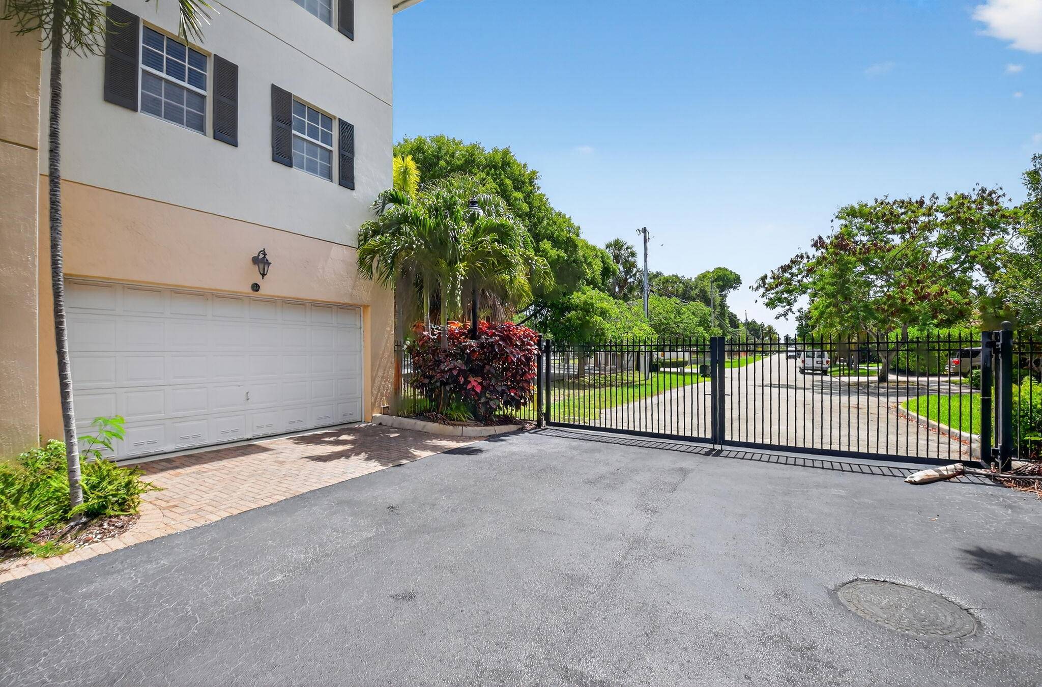Lake Worth, FL 33460,2502 N Dixie HWY 36