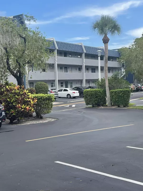 Margate, FL 33063,7827 Golf Cir DR 202