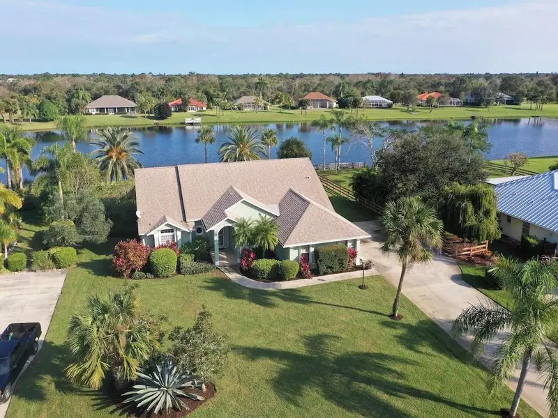 1517 Eagles CIR, Sebastian, FL 32958