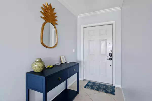 Lantana, FL 33462,231 E Lantana RD 203