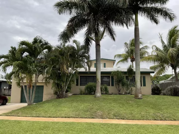 1319 Lake Erie DR, Lake Worth, FL 33461