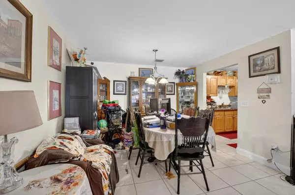 Boca Raton, FL 33428,22661 SW 64th WAY