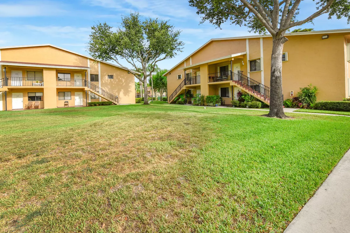 Greenacres, FL 33463,6053 N 10th 140 AVE 140