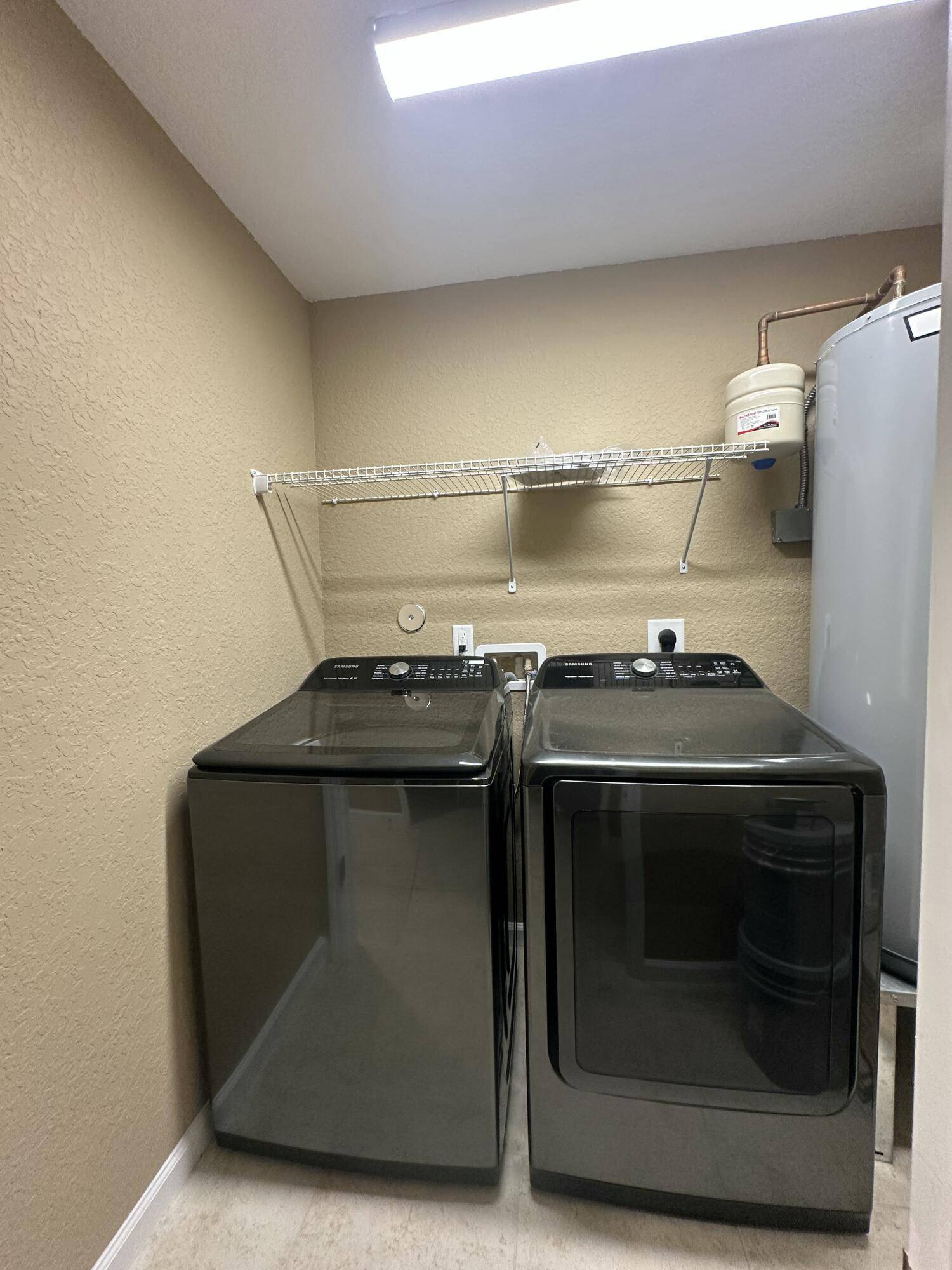 Port Saint Lucie, FL 34983,191 SE El Sito CT