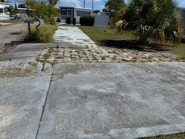 Fort Pierce, FL 34946,2023 St Lucie Blvd #55