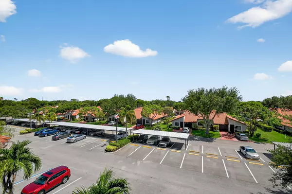 Delray Beach, FL 33484,6193 Pointe Regal CIR 402