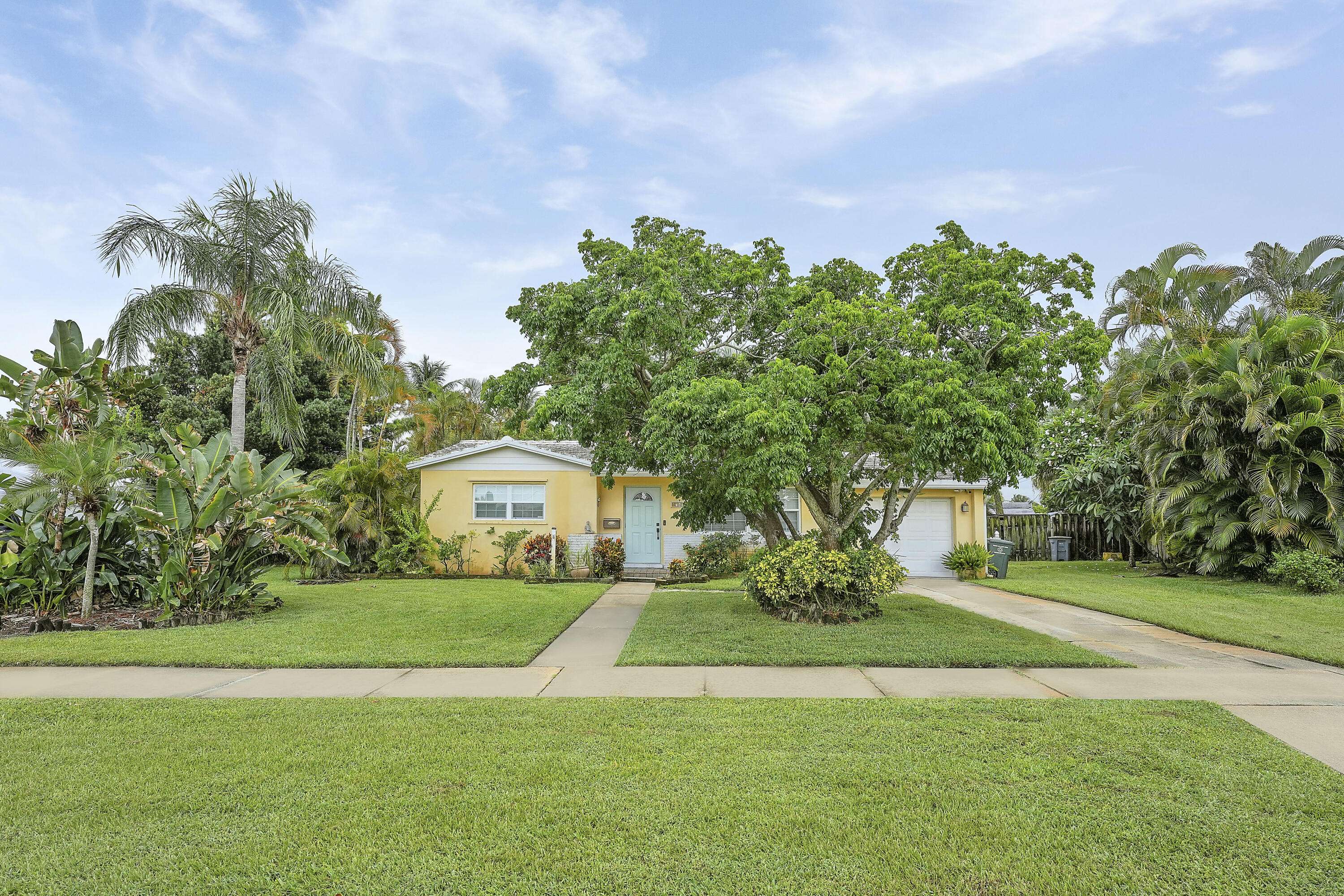 744 W Ilex DR, Lake Park, FL 33403