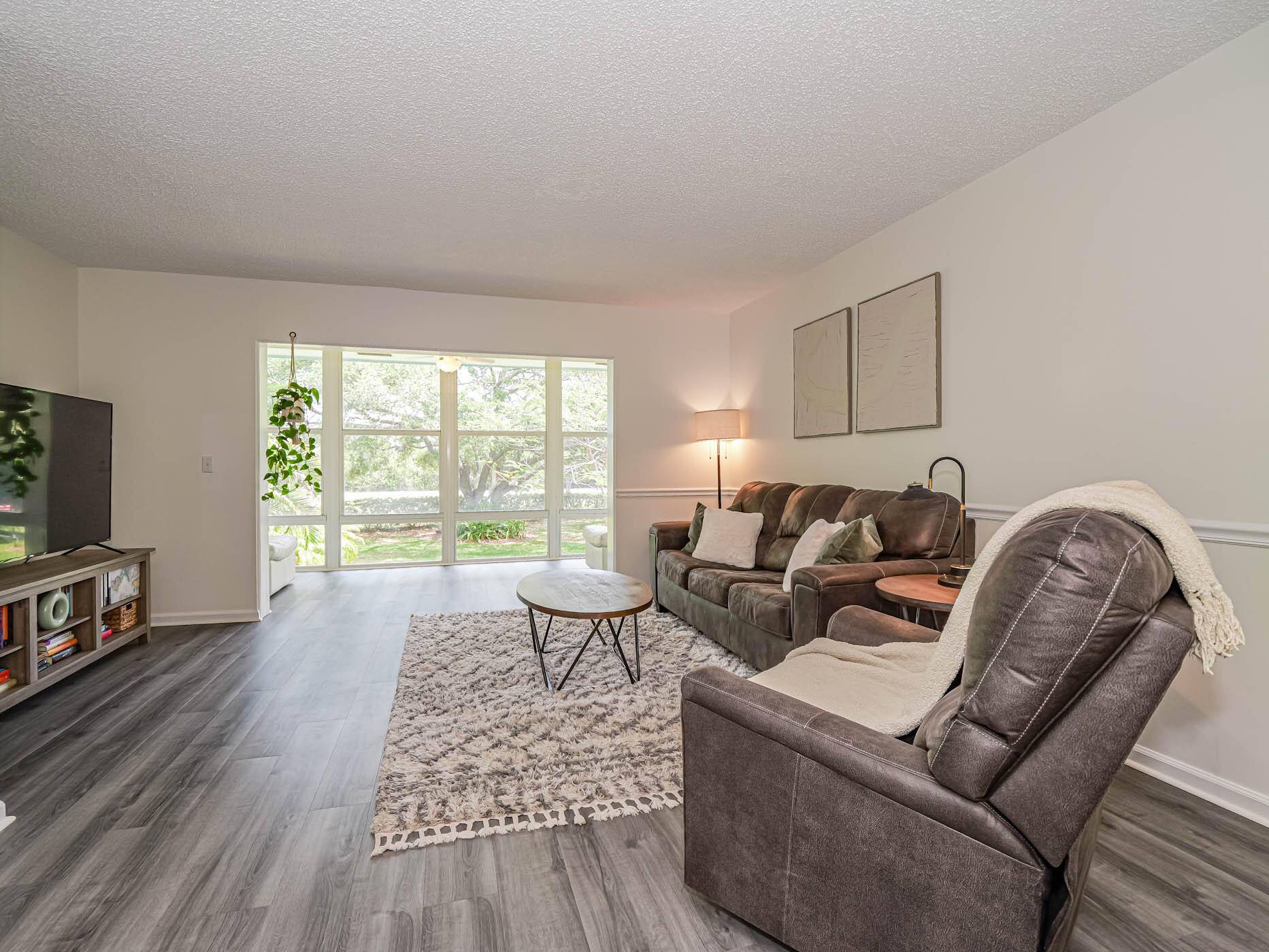 Vero Beach, FL 32960,1901 Indian River BLVD 206
