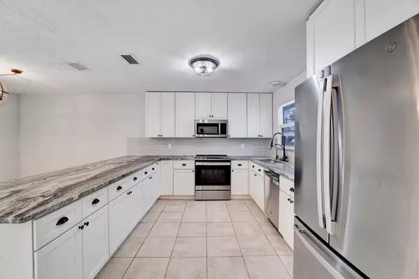 Port Saint Lucie, FL 34983,1918 SE Cheltenham ST