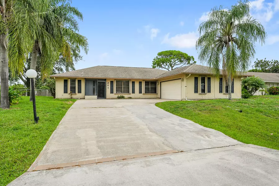 201 SE Volkerts TER, Port Saint Lucie, FL 34983
