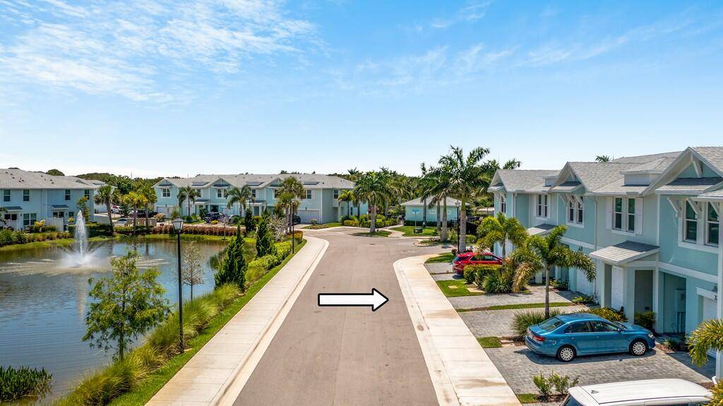 Stuart, FL 34994,325 SE Halifax LN