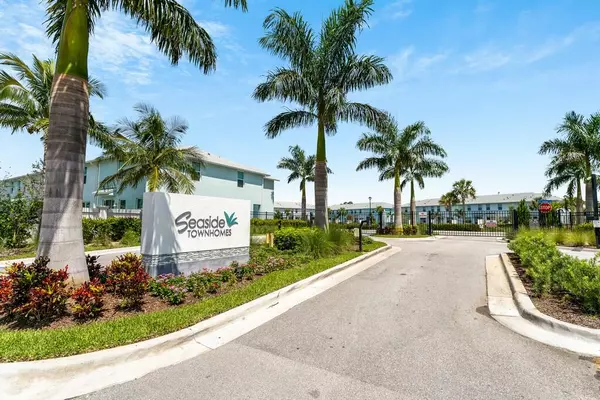 Stuart, FL 34994,325 SE Halifax LN