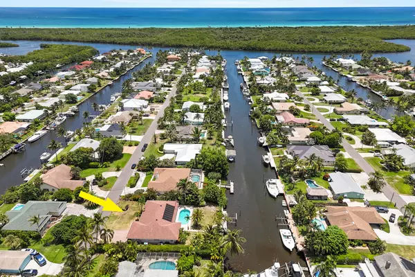 Hobe Sound, FL 33455,8318 SE Coconut ST