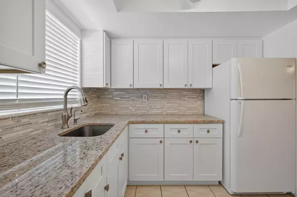 West Palm Beach, FL 33415,2916 E Crosley DR H