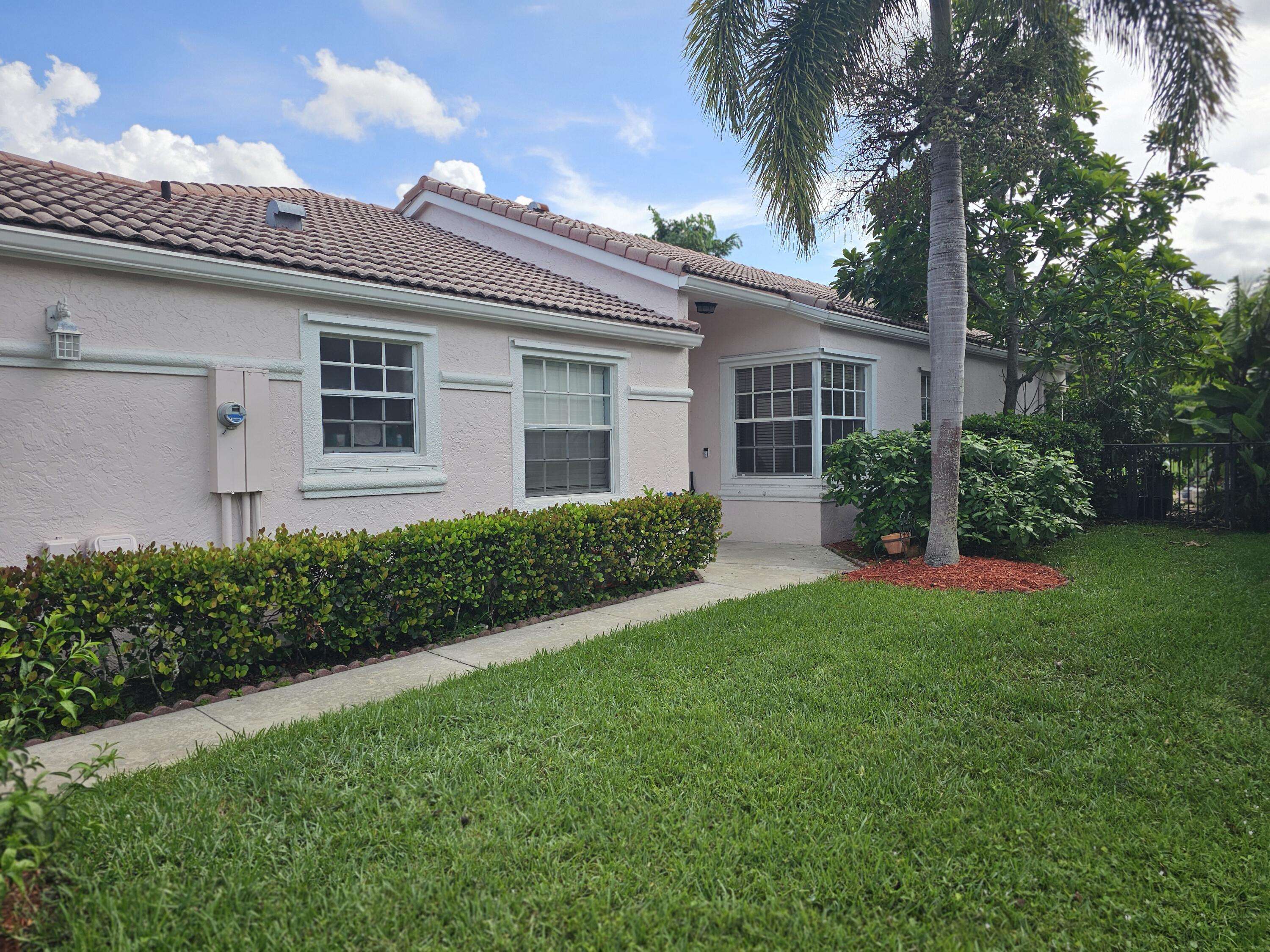 6933 Dawntree CT, Lake Worth, FL 33467