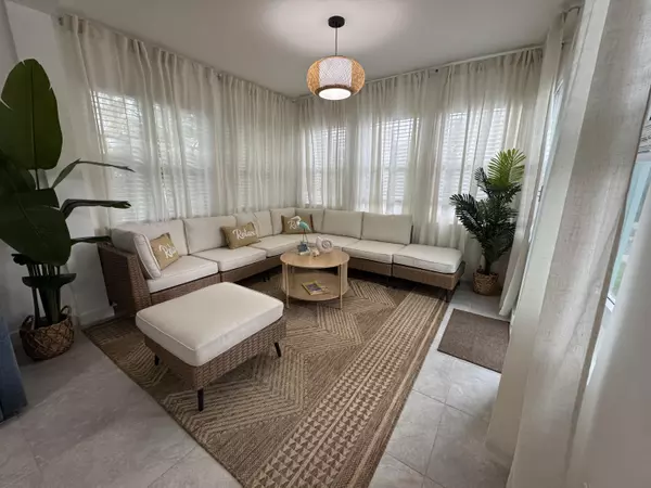 Lake Worth Beach, FL 33460,305 N Lakeside DR