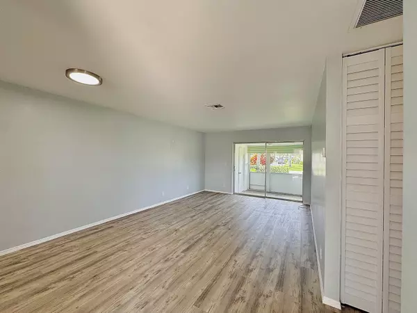 West Palm Beach, FL 33415,2885 E Crosley DR F