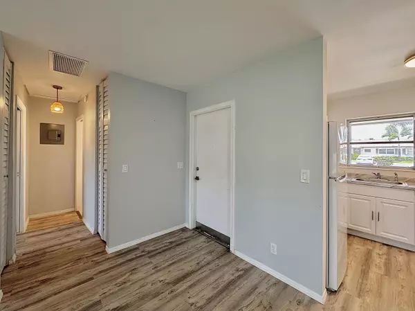 West Palm Beach, FL 33415,2885 E Crosley DR F