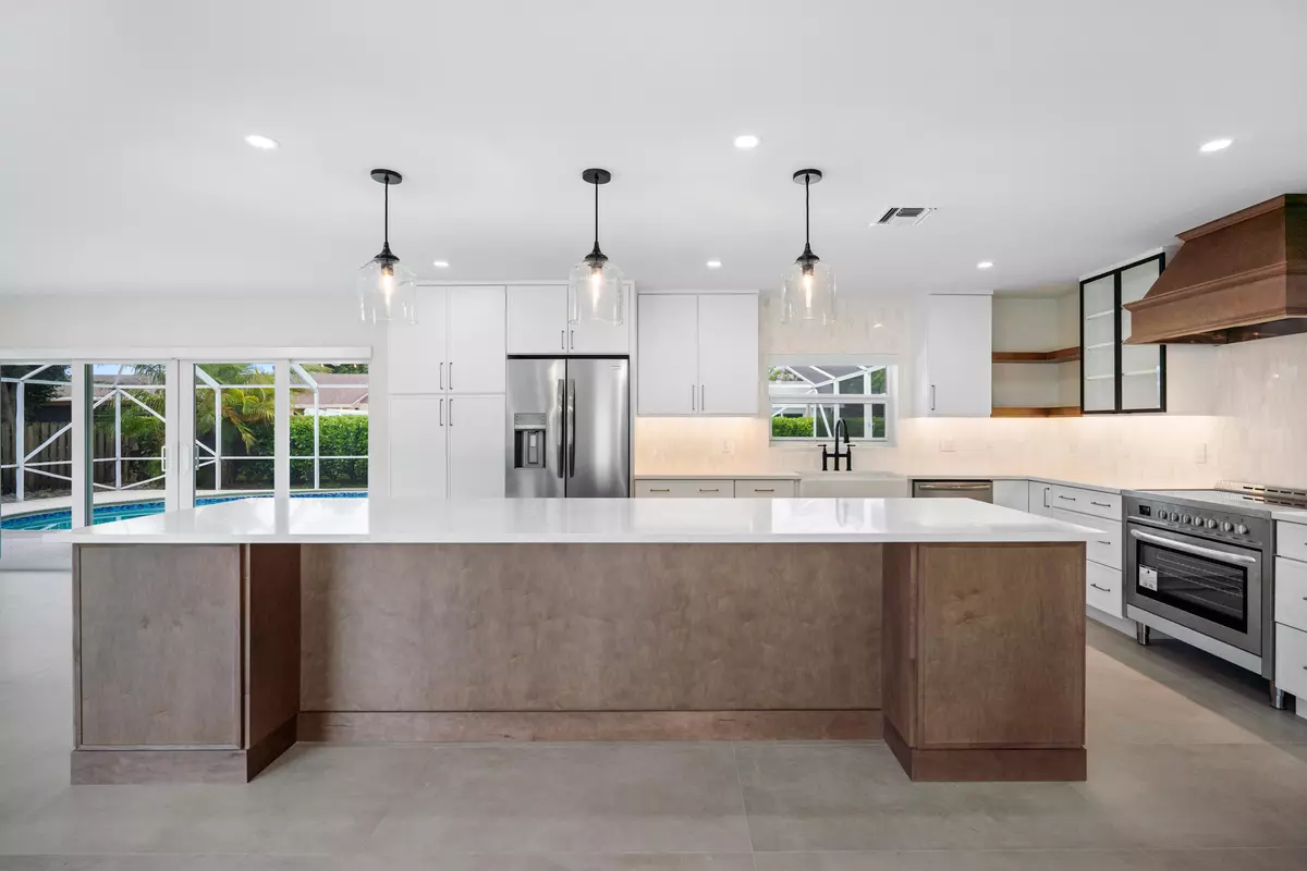 Tequesta, FL 33469,77 E Fairview